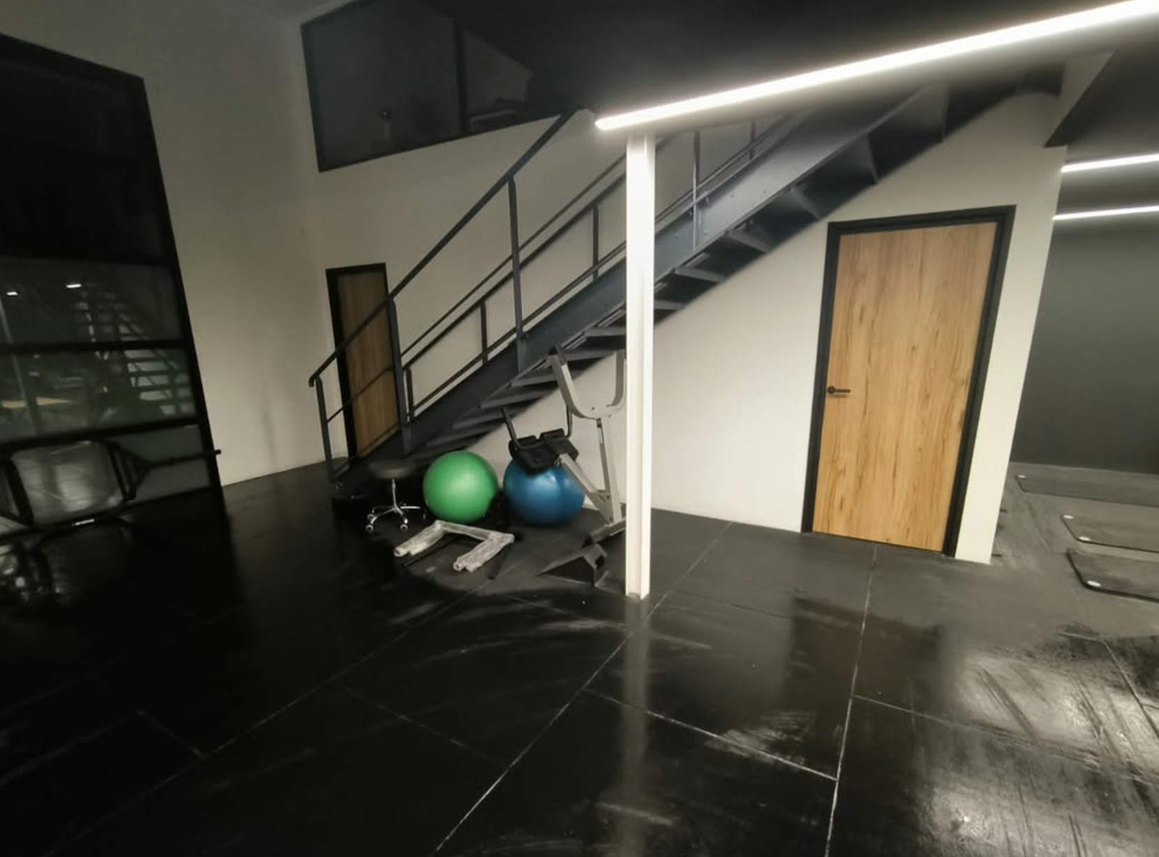 Salle de sport & centre de rééducation — Nouvelle structure intérieure, doublage & cloisonnement complet (vue 2)
